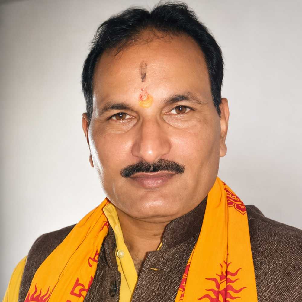 निदेशक अवनीश चौबे